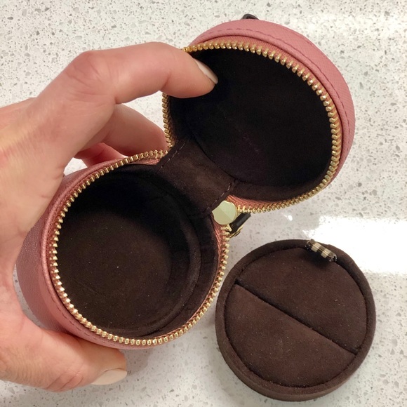 NWOT 🌷🎀💯Henri Bendel Ring Box, Signature Original Dust-bag & Shopping  Bag💕 - Picture 9 of 14